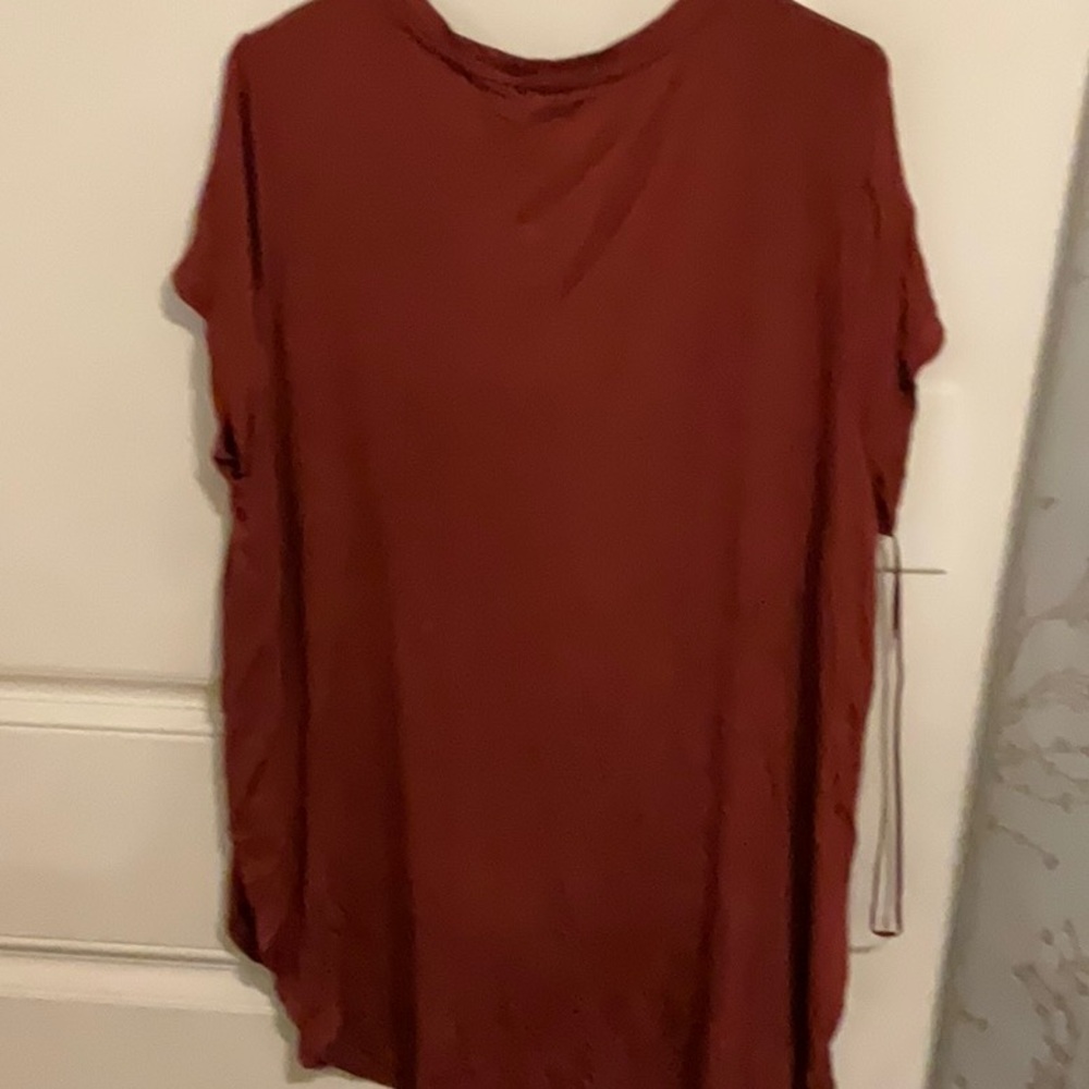 Red t shirt - Picture 2 of 2